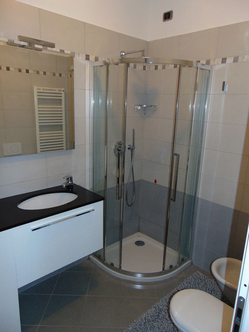 Bagno di nuova costruzione con areazione forzata